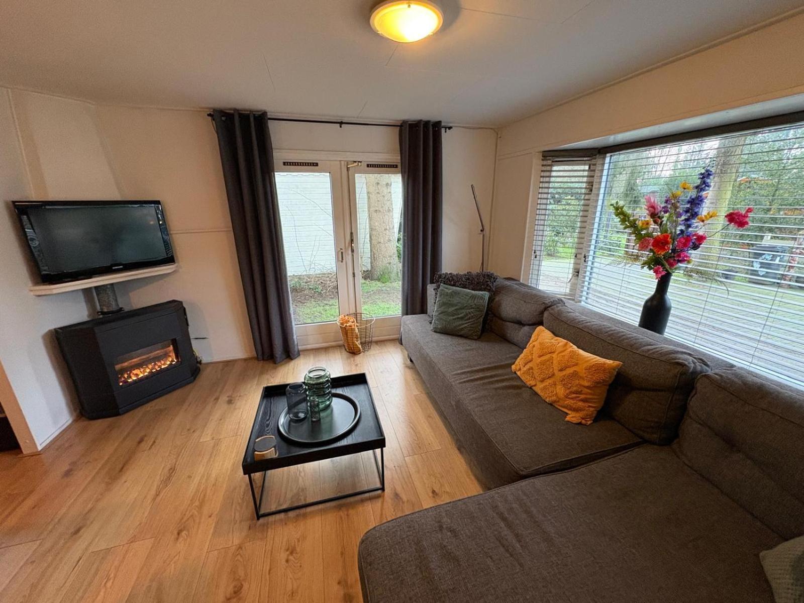 Heerlijk Chalet Midden In De Natuur Putten Exteriör bild